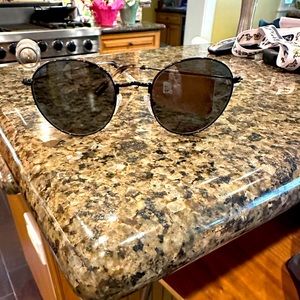 BRAND NEW WITH TAGS Madewell Fest Aviator “true black” sunglasses, case included